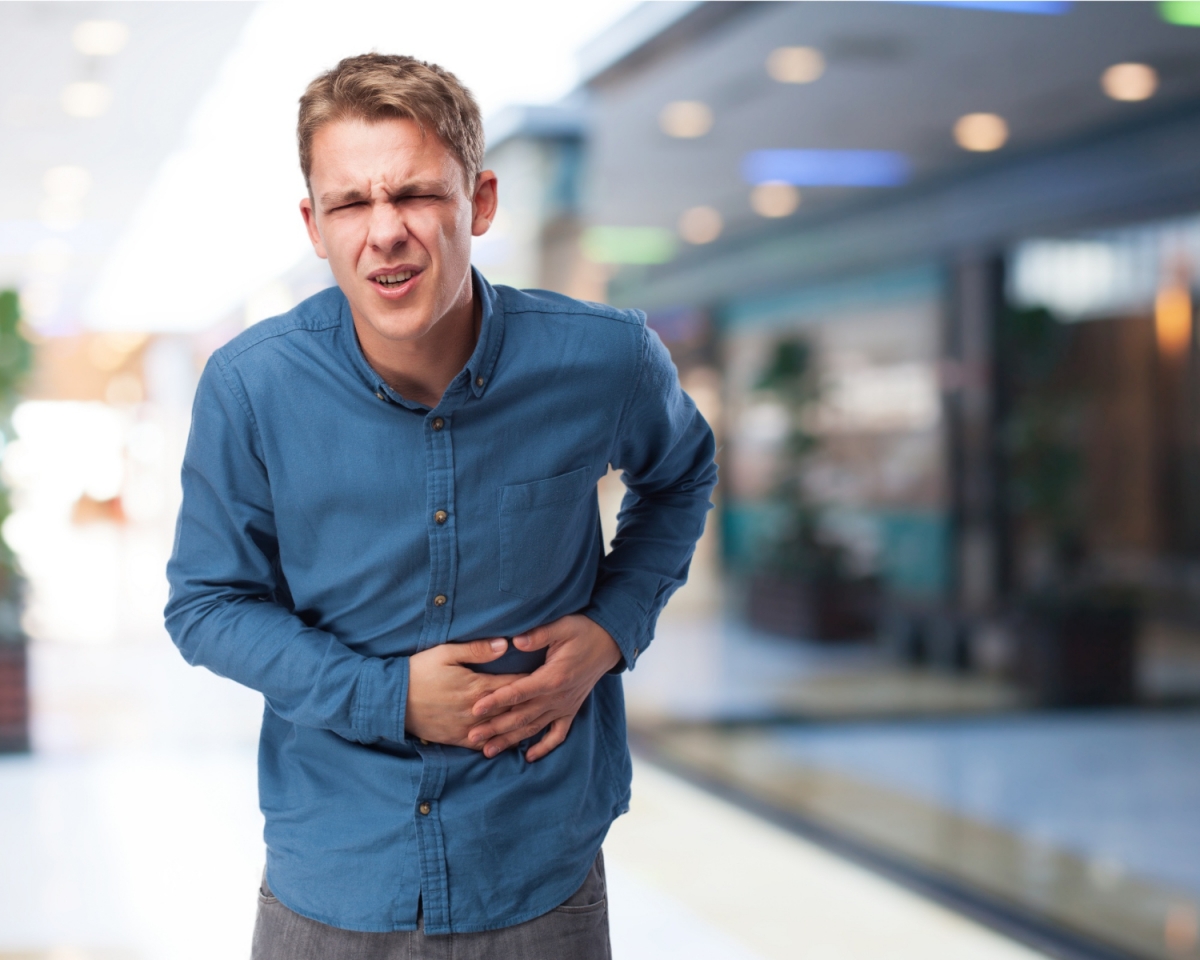 Un microb frecvent din copilărie contribuie la creșterea îngrijorătoare a cancerelor intestinale în rândul tinerilor