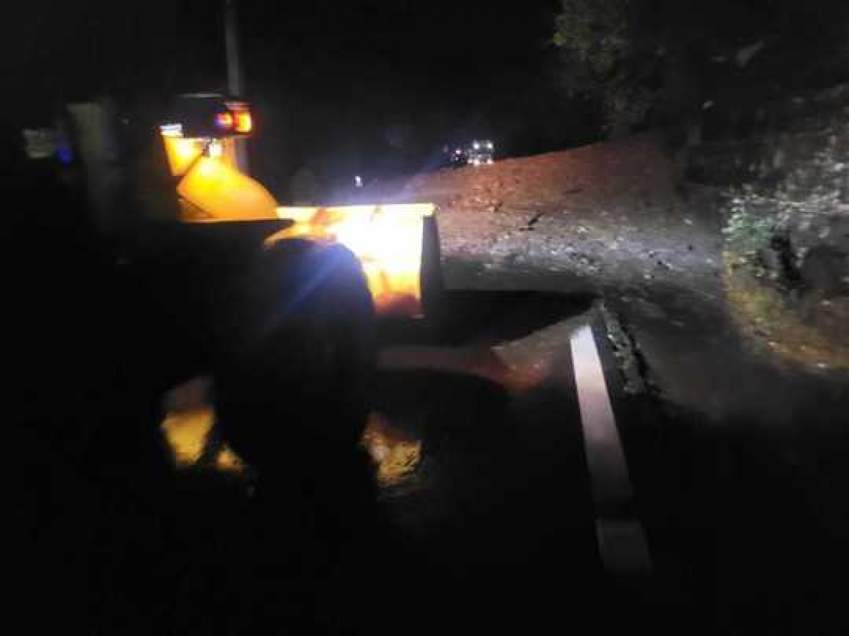 Traficul pe Valea Oltului, redirecționat către DN1 din cauza alunecărilor de teren