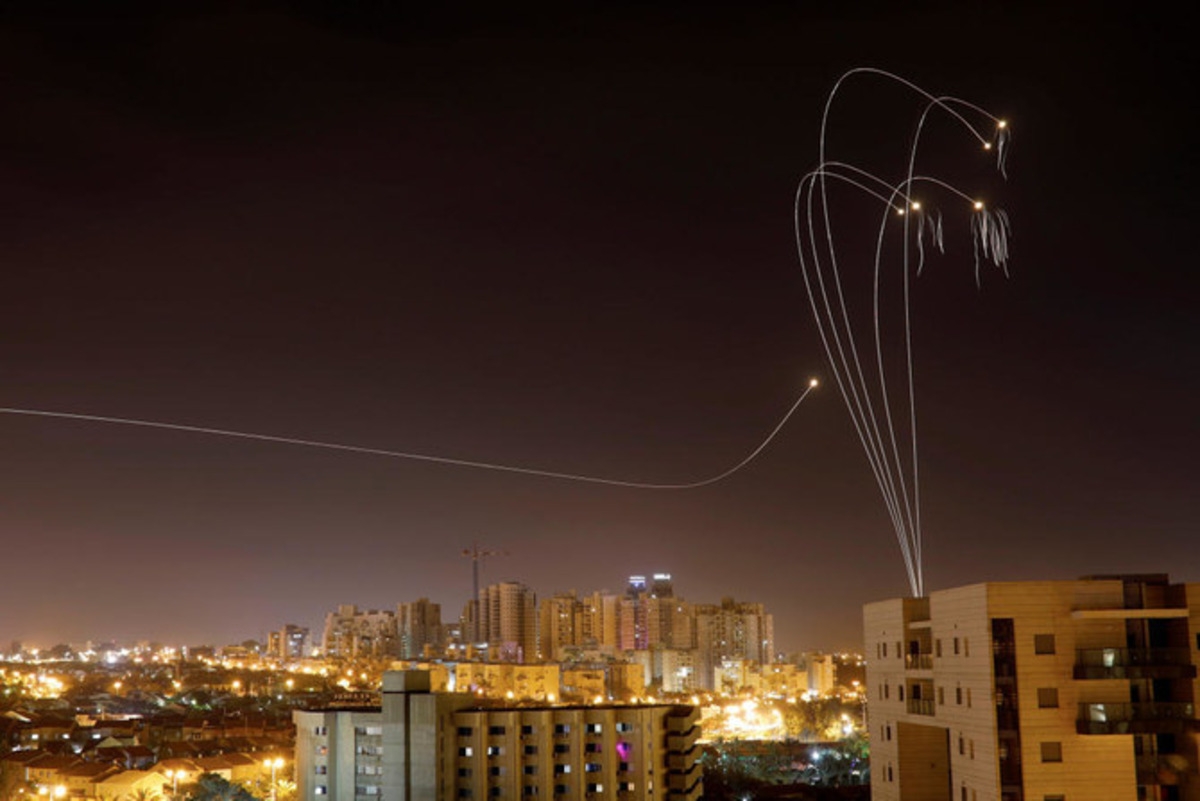 Sirenele au răsunat din nou în Tel Aviv, cu o rachetă provenită din Yemen aterizând într-un teren deschis din Israel.