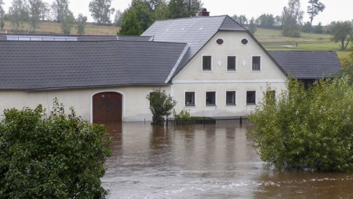 Atenție călători: inundații severe în Slovacia și Austria, cu un pompier decedat și patru dispăruți în Cehia