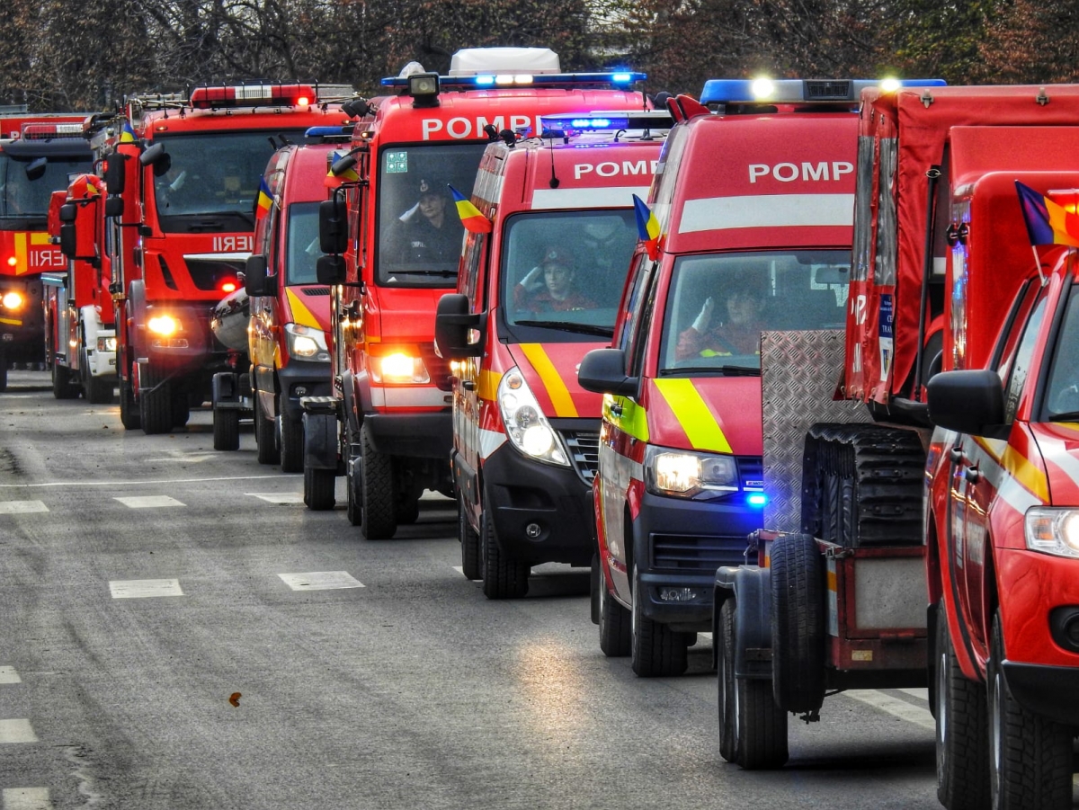 Explozie devastatoare într-un imobil din Adjud: Un bărbat salvat din ruine