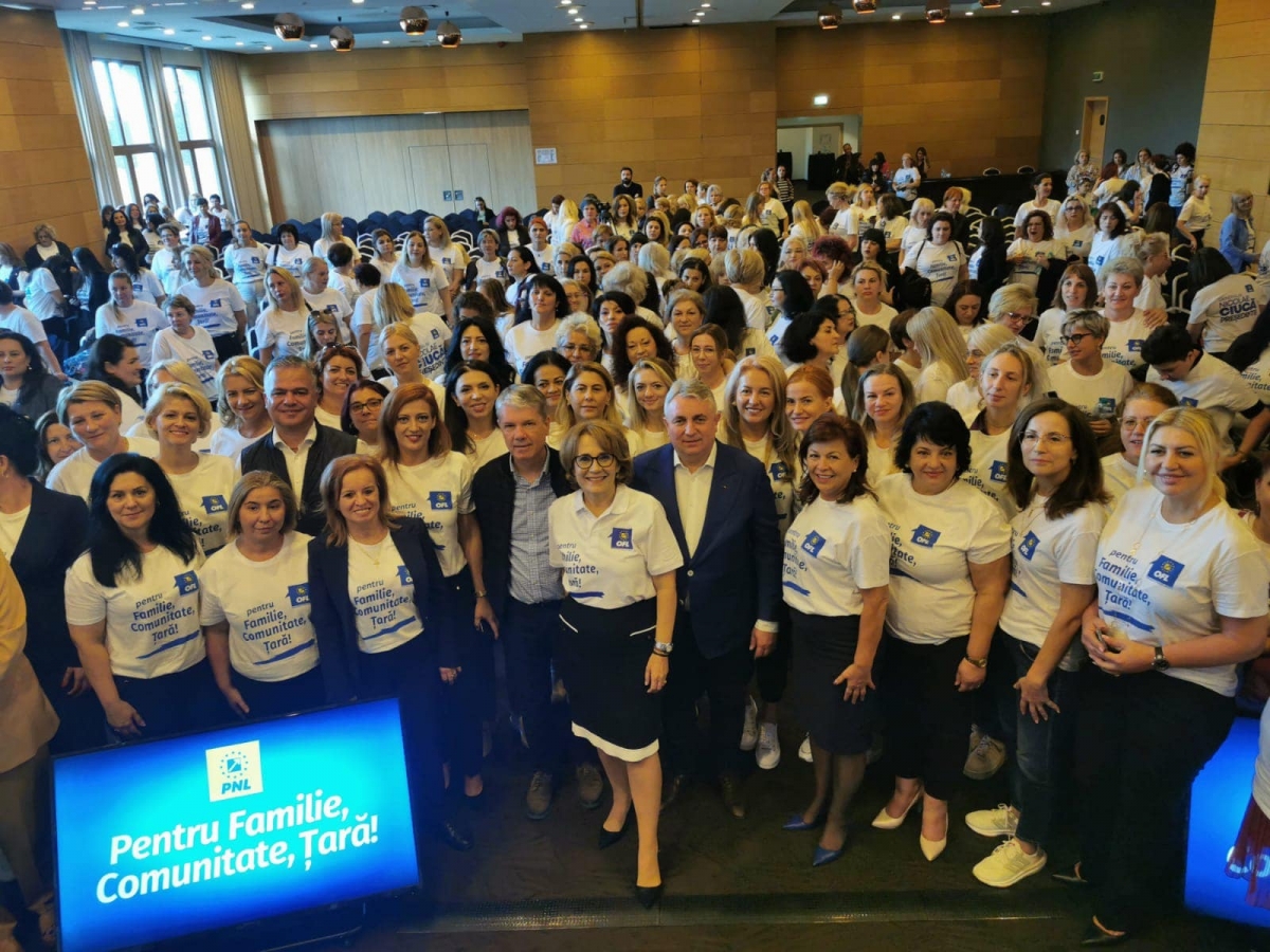 Foto lucian bode prezintă echipa feminină din pnl: ‘suntem pe cale de a duce o bătălie decisivă’