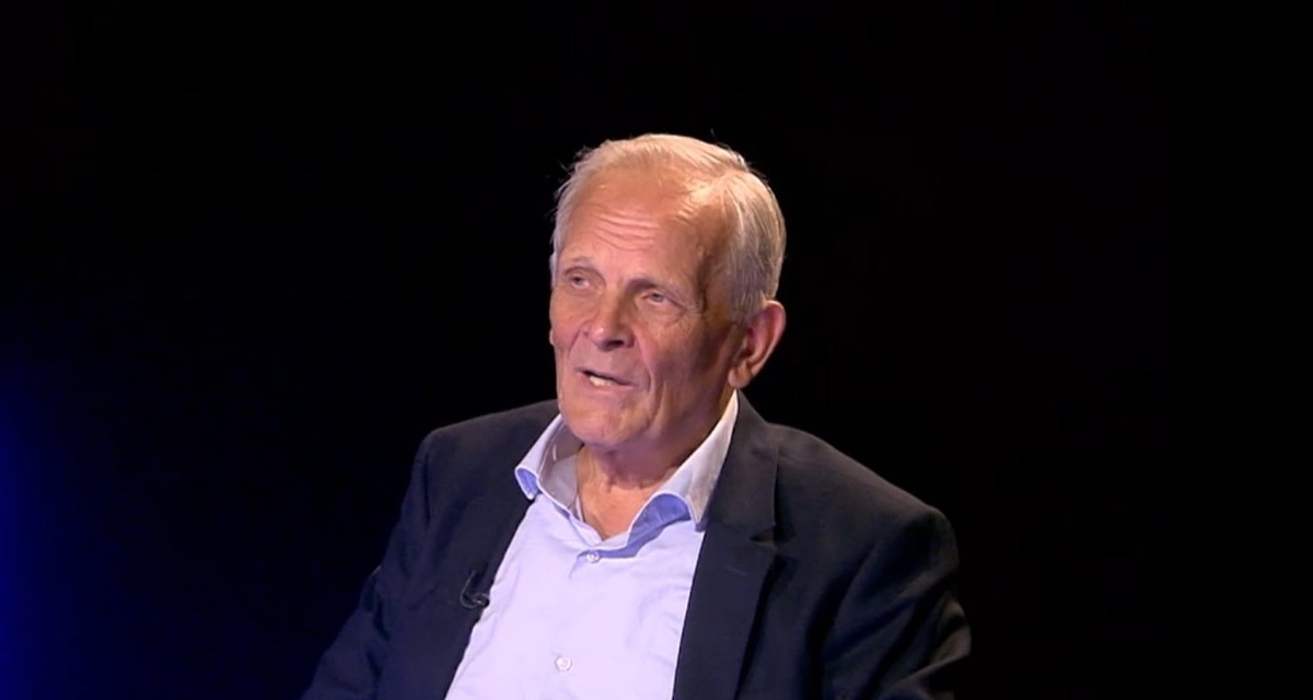 Theodor Stolojan își exprimă opiniile cu privire la turul 2 al alegerilor și candidatul pe care îl vede potrivit pentru a se confrunta cu acesta. El subliniază importanța alegerii unui competitor serios, afirmând că o greșeală în selecție ar fi de neacceptat. Stolojan consideră că este esențial ca alegătorii să fie bine informați și să evite astfel de momente regretabile, care ar putea afecta desfășurarea campaniei. Pe scurt, el subliniază că un astfel de incident ar reprezenta o gafă majoră, cu implicații severe pentru viitorul politic al țării.