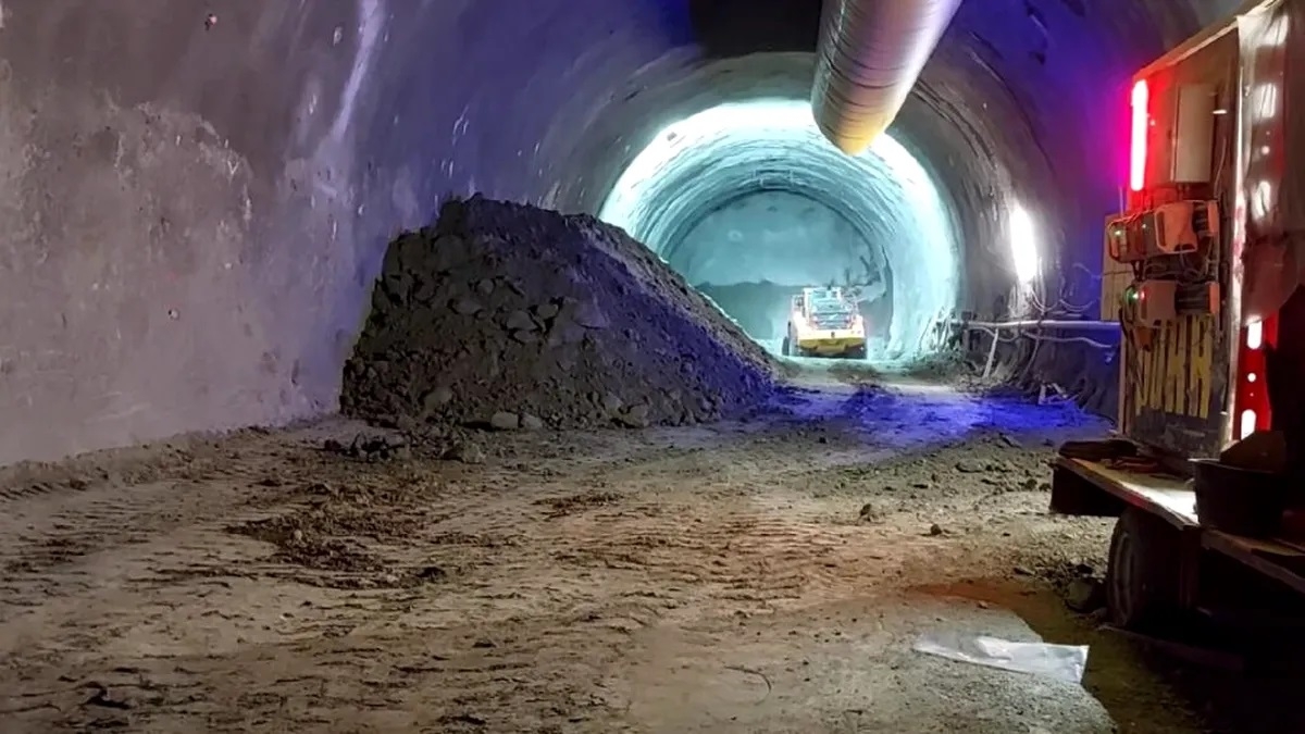 Progres remarcabil pe Autostrada Sibiu-Pitești: Iată imagini din tunelul de 2,7 km aproape de finalizare