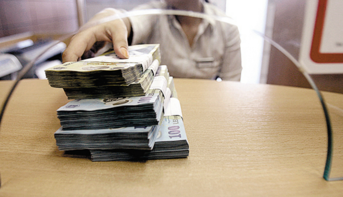 Deficitul României după primele opt luni: o analiză a creșterii salariilor și impactul asupra economiei