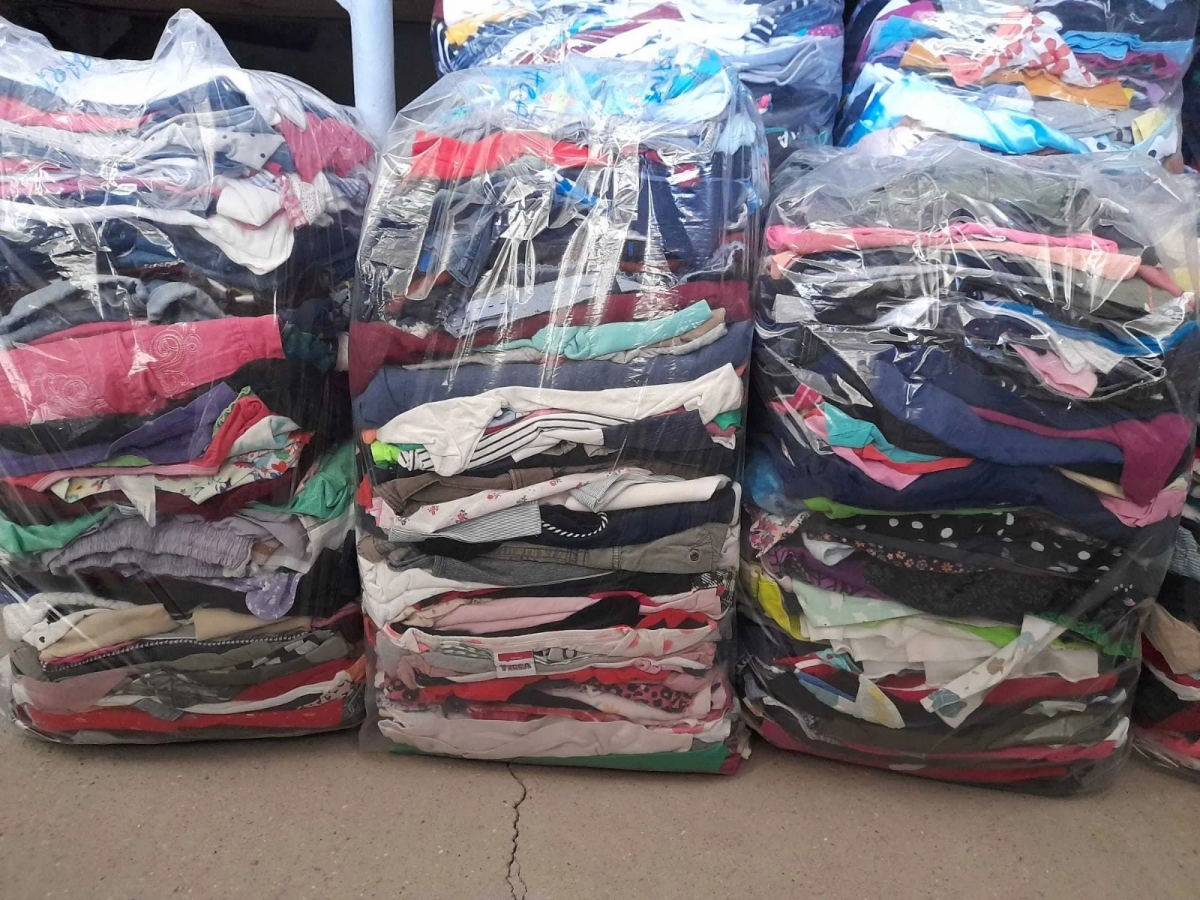 Hainele donate la H&M, urmărirea lor cu un tracker GPS în timpul unui an a adus rezultate neașteptate.