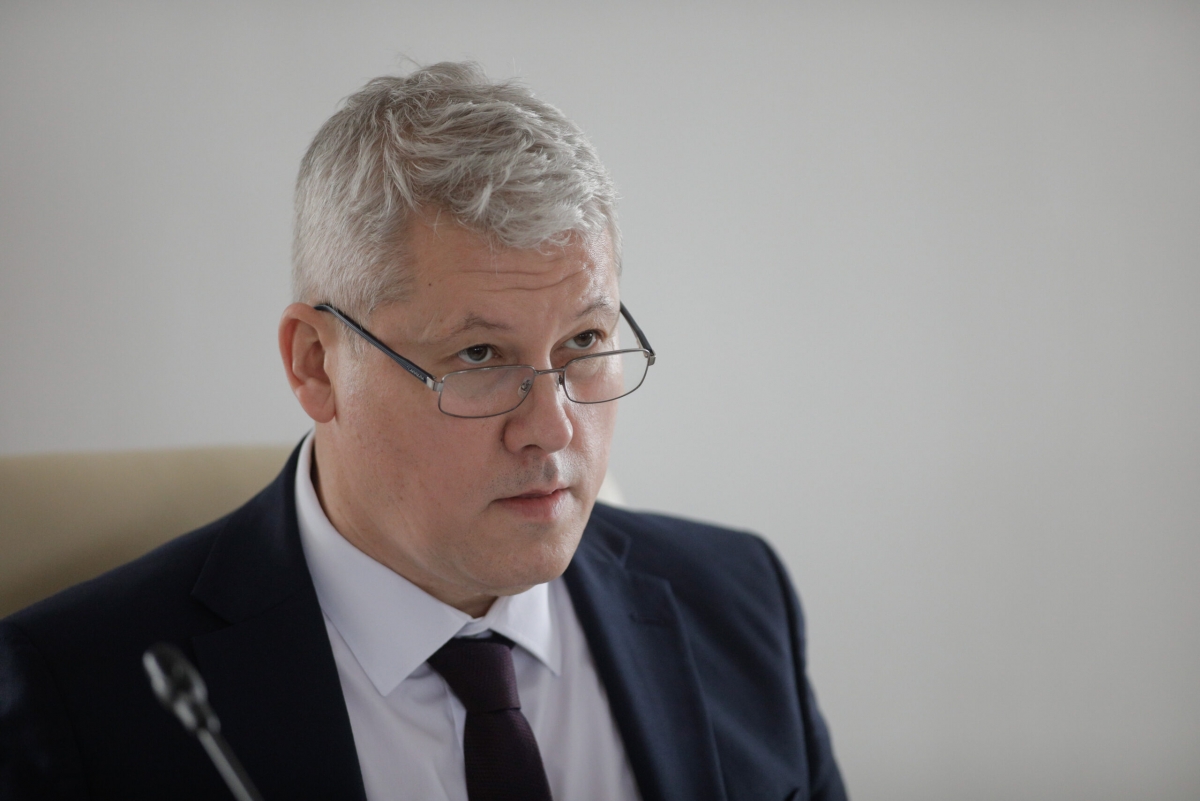 Cătălin Predoiu luptă pe toate fronturile: Ministrul de interne a trecut de la diplomația de front la ofensiva împotriva clanurilor