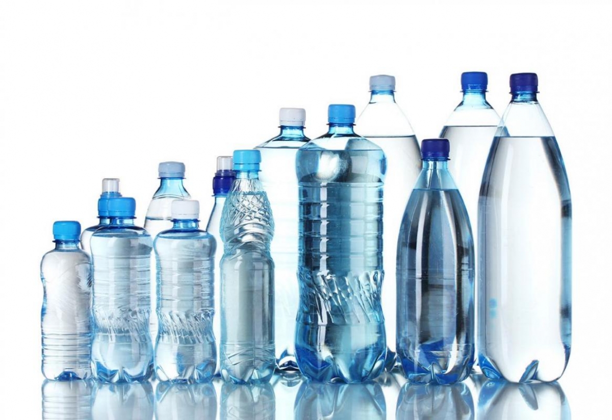 Microplasticele din apa îmbuteliată: riscuri ascunse pentru sănătatea noastră pe termen lung