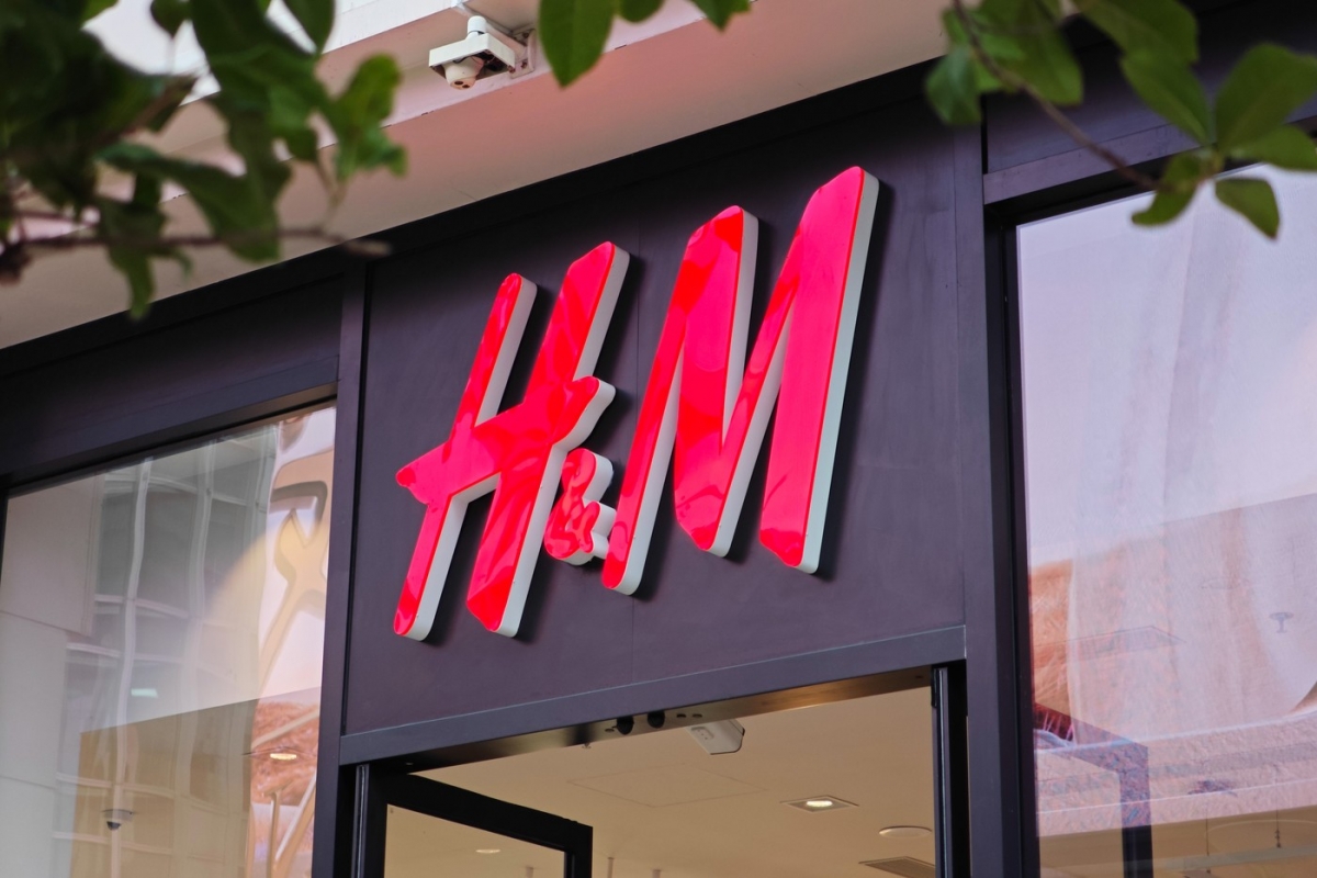 Declin semnificativ al acțiunilor H&M, după previziuni dezamăgitoare privind profitul