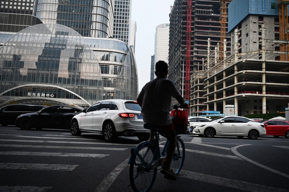 Șefii comuniști din China admit provocările din sectorul imobiliar și implementează măsuri drastice. În luna august, prețurile medii ale locuințelor au înregistrat o scădere de 6,8% comparativ cu iulie.