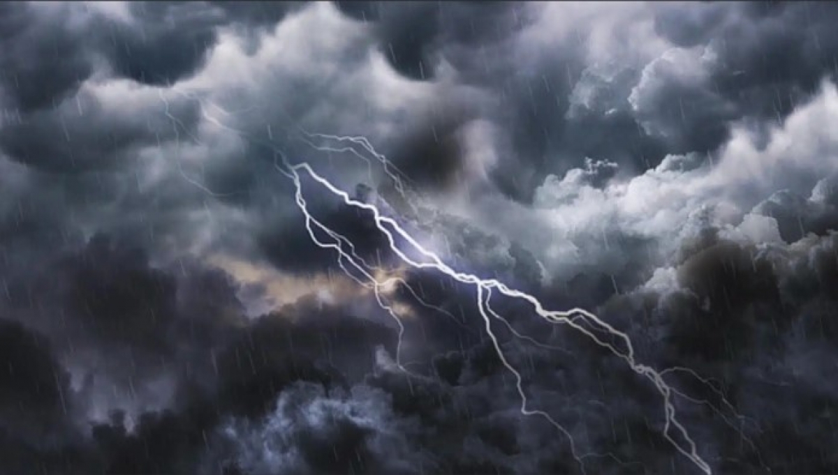 Furtunile lovesc Bucureștiul: Prognoza meteo și pericolul inundațiilor pe fondul scăderii temperaturilor