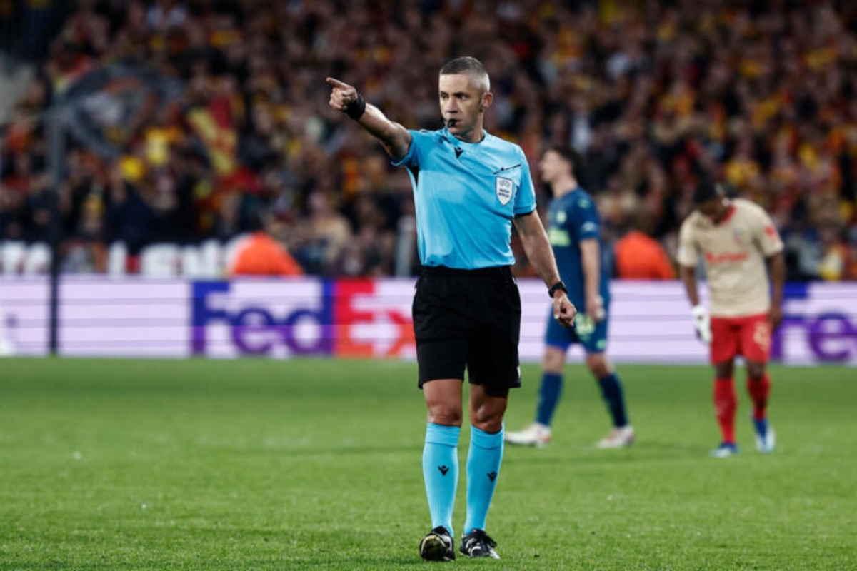 Radu Petrescu, arbitru român de top, va oficia partida dintre Aston Villa și Bayern München, în cadrul prestigioasei competiții Liga Campionilor.