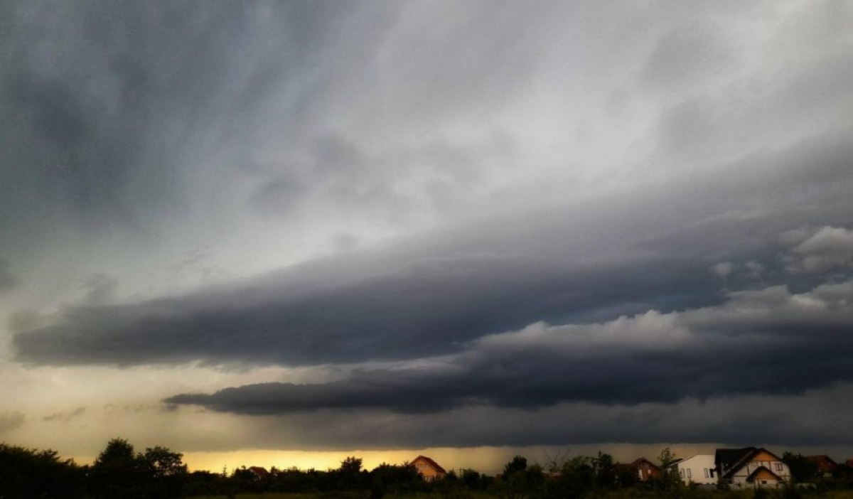 Alertă meteo – ANM a instituit cod portocaliu pentru furtuni severe
