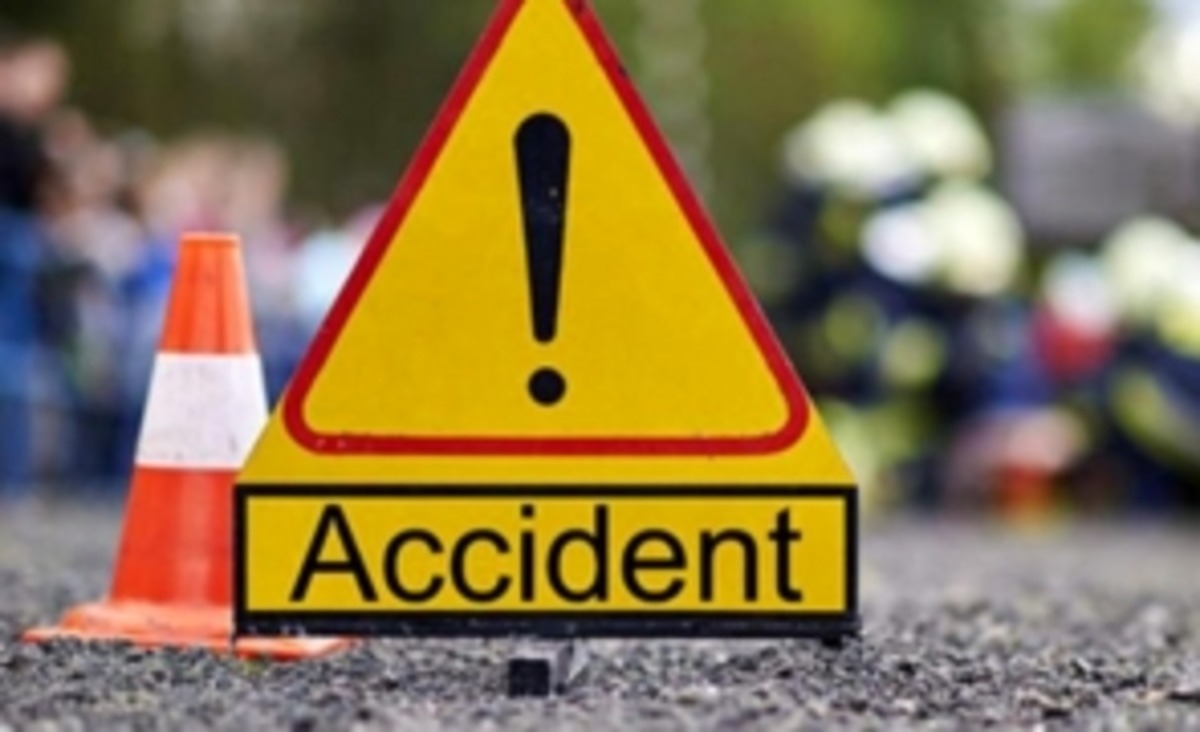 Accident cumplit la intrarea în București  – O mașină a zburat într-o pasarelă pietonală