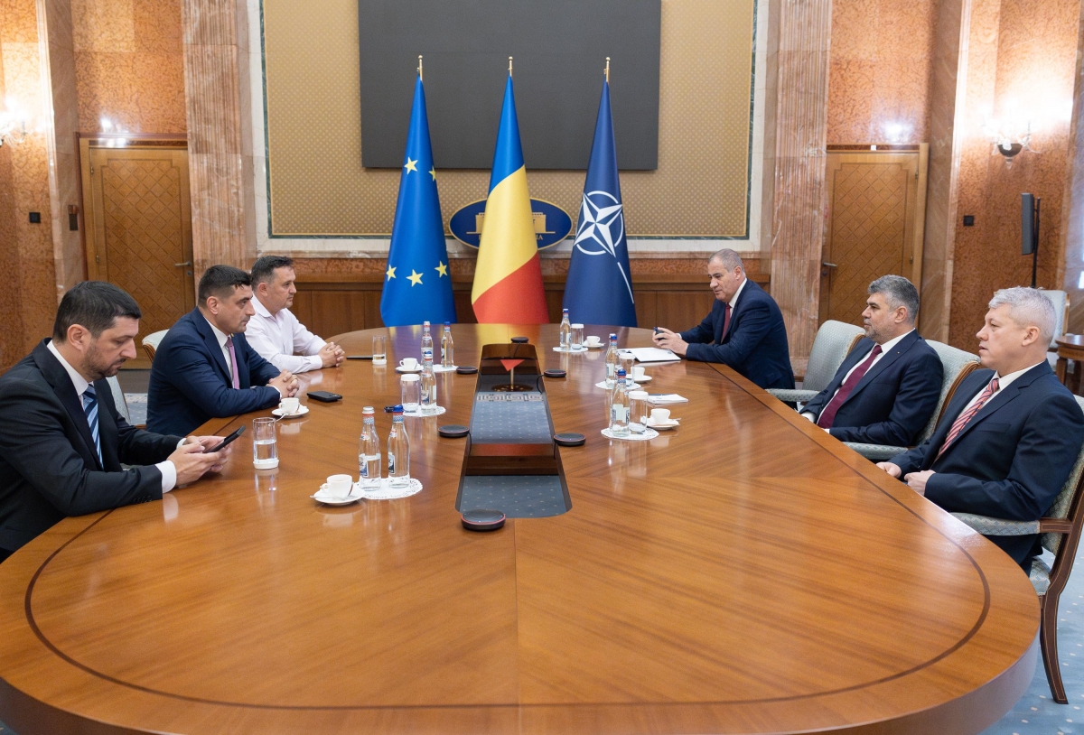 Miza alegerilor: strategia PSD pentru o confruntare finală între Ciolacu și Simion, și influența asupra mișcării suveraniste