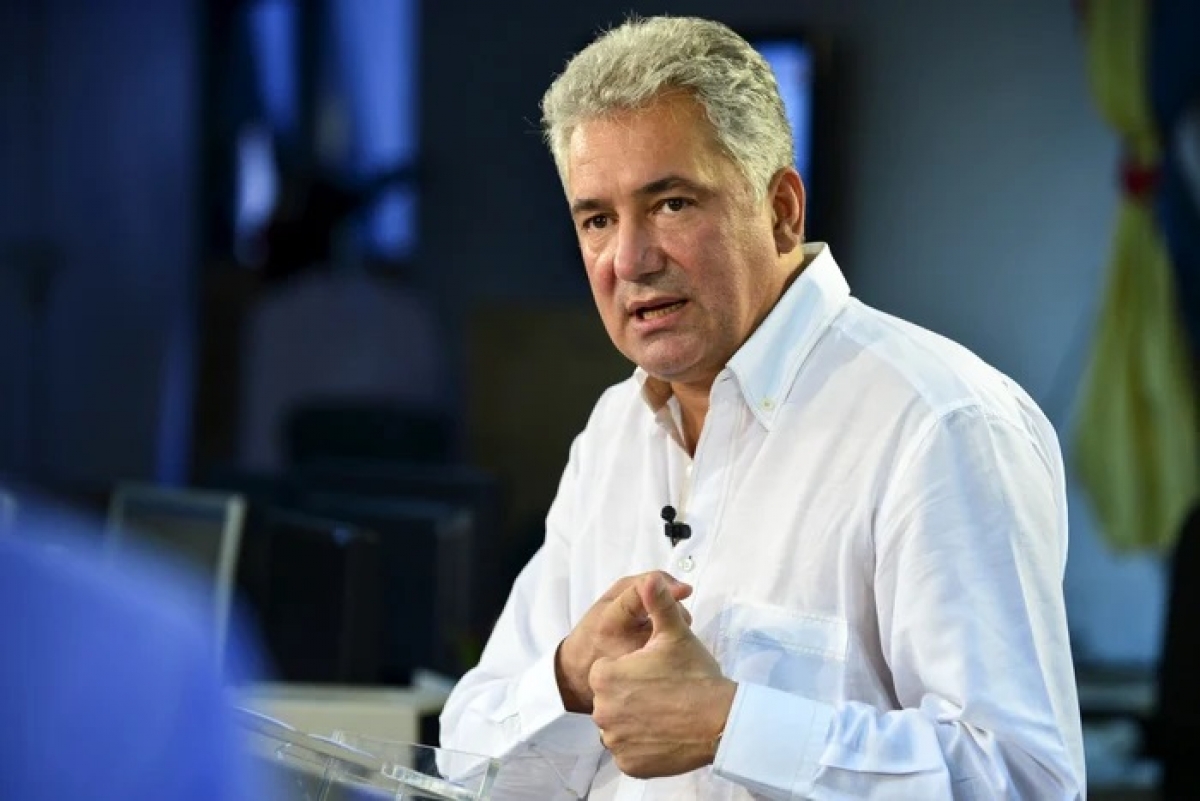 Bijuteriile misterioase din bagajul „pensionarului” Videanu: fostul politician a achitat 130.000 de euro și speră să-și recupereze averea