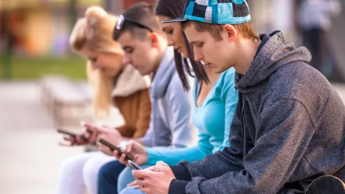 Alarmă în România: Rata sinuciderilor la adolescenți sub 15 ani, dublă față de media europeană