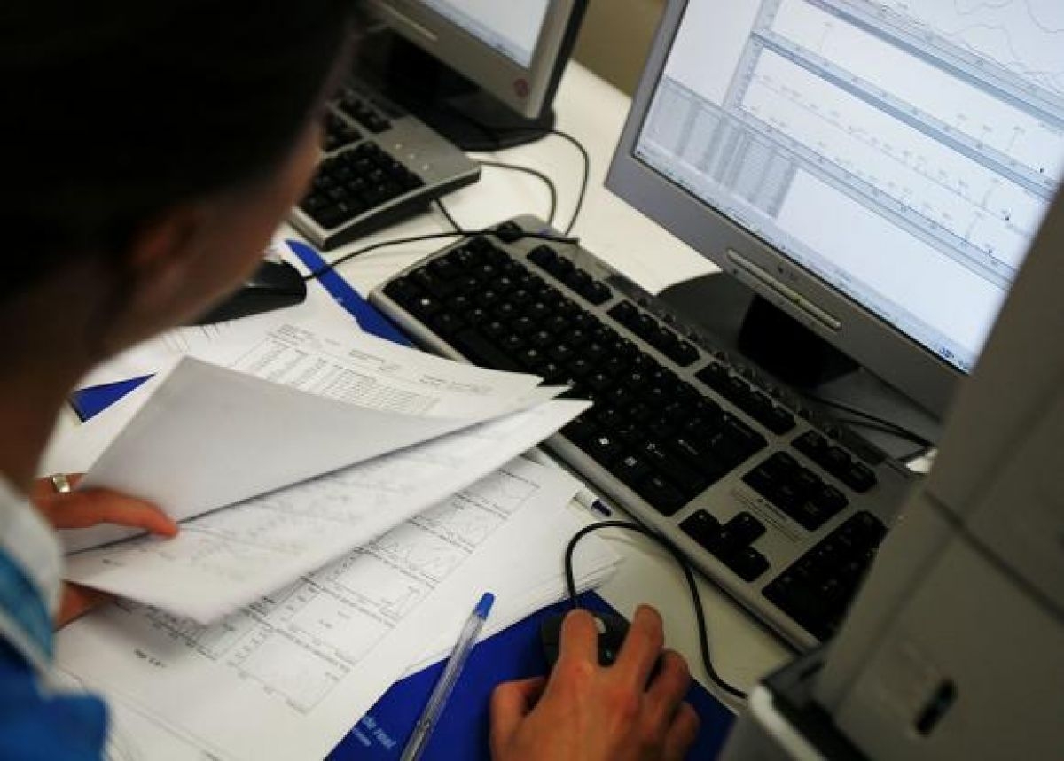 Cutremur în buget: Angajații de la stat vor avea un singur contract de muncă (Proiect)