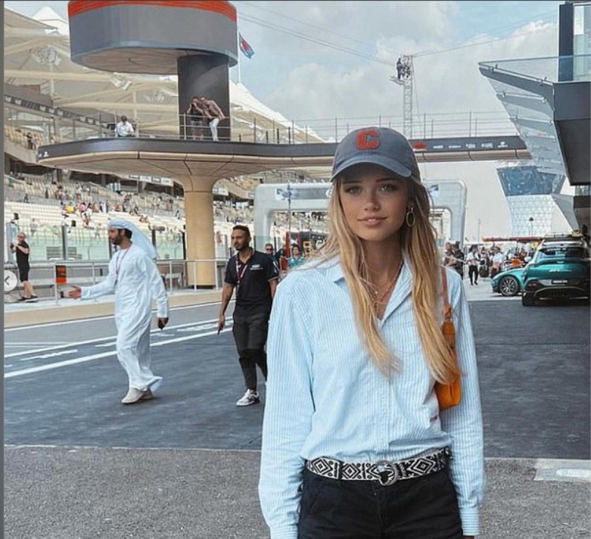 Triunghiul pasional care zguduie lumea Formula 1: Doi piloti și o vedetă de social media sunt în centrul atenției