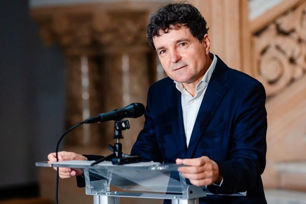 Nicușor Dan, prima reacție după ce asfaltul a ‘înghițit’ două mașini în Sectorul 6: ‘Bineînțeles că îmi pare rău’ / Care ar fi cauza incidentului