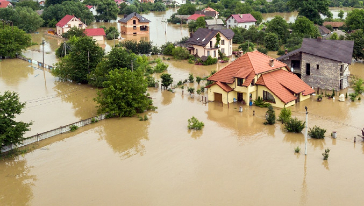 Alertă de inundații: cod galben și portocaliu în urma ploilor abundente – HARTĂ disponibilă