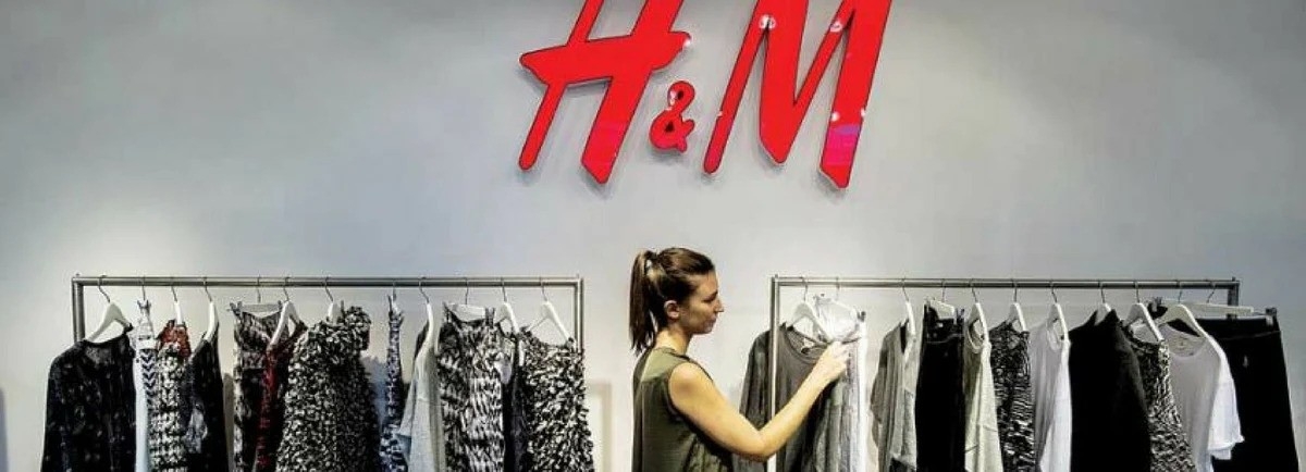 Hainele H&M suferă o transformare radicală: Activismul PETA invadează compania