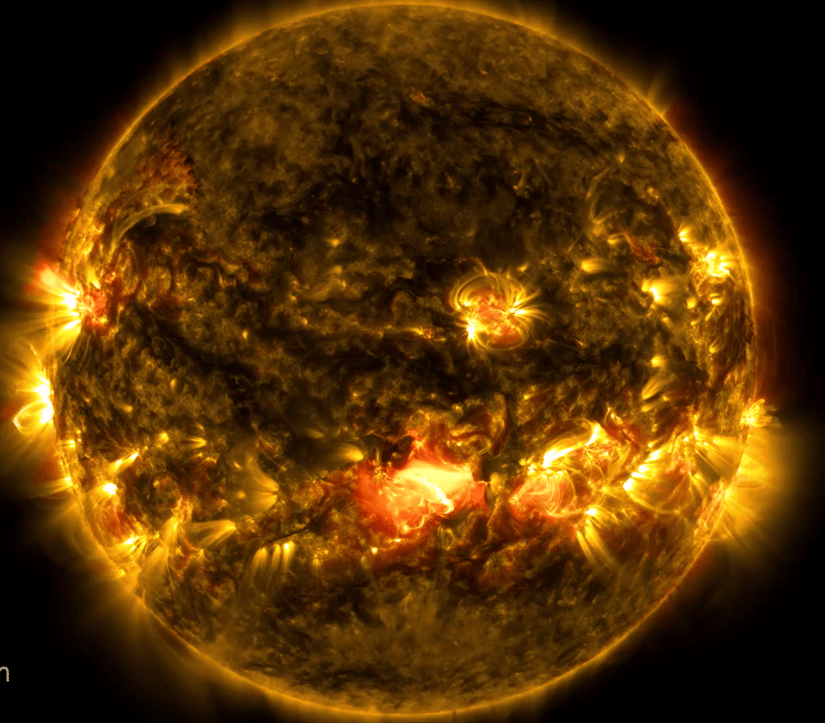 Imagini uimitoare ale celei mai mari erupții solare din ultimii ani: ‘Dacă vă întrebați…’