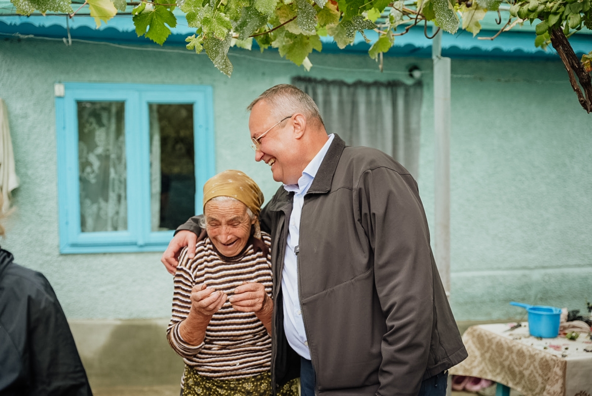 Nicolae Ciucă vizitează comunitățile afectate de inundații în Galați