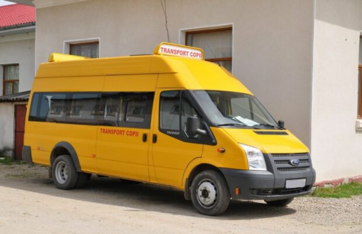 Șoferul unui microbuz școlar din Brașov, surprins conducând sub influența alcoolului