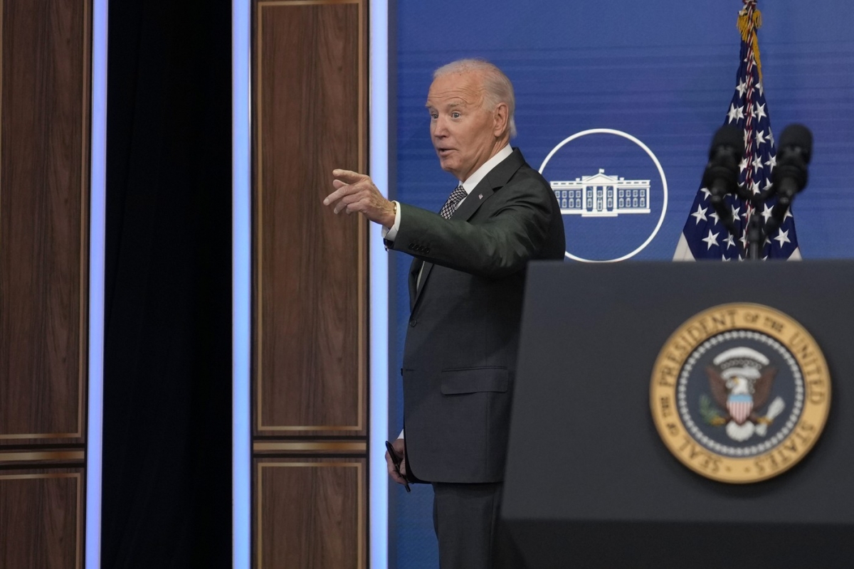 Biden critică dur: „Îngrijorează-te de viața ta, băiatul meu, și ajută acești oameni”/ Trump afirmă că ajutoarele pentru sinistrați au ajuns la migranți