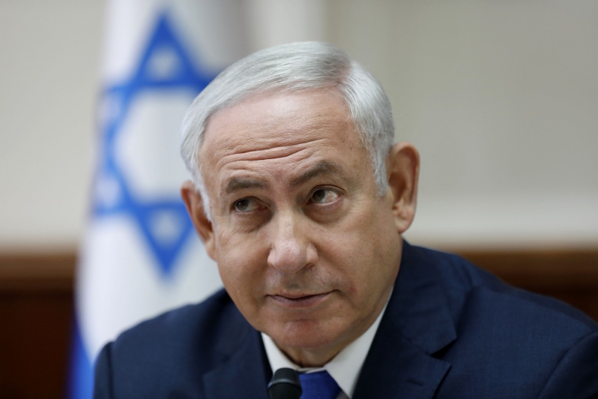 Israelul își croiește drumul spre o reacție deliberată împotriva Iranului. Strategia lui Benjamin Netanyahu de a-l convinge pe Joe Biden să autorizeze livrarea sistemului THAAD este un pas semnificativ în acest proces. Această mișcare subliniază intensificarea tensiunilor din Orientul Mijlociu, unde fiecare decizie poate avea repercusiuni globale.

În contextul acestor fricțiuni, Netanyahu a folosit numeroase argumente pentru a demonstra necesitatea urgentă a acestui sistem de apărare avansat. El a subliniat amenințările tot mai mari pe care le reprezintă Iranul și proxies acestuia, argumentând că dispozitivele THAAD sunt esențiale pentru protejarea securității naționale a Israelului. 

Acest parteneriat militar are potențialul de a schimba echilibrul de putere din regiune, iar livrarea sistemelor de apărare ar putea oferi Israelului avantajul strategic de care are nevoie într-un context atât de complex. 

Deciziile luate în aceste zile sunt doar începutul unei povești mai ample, în care alianțele și rivalitățile se conturează în timp real, iar soarta multor națiuni este decisă pe tabla de șah a politicii internaționale.