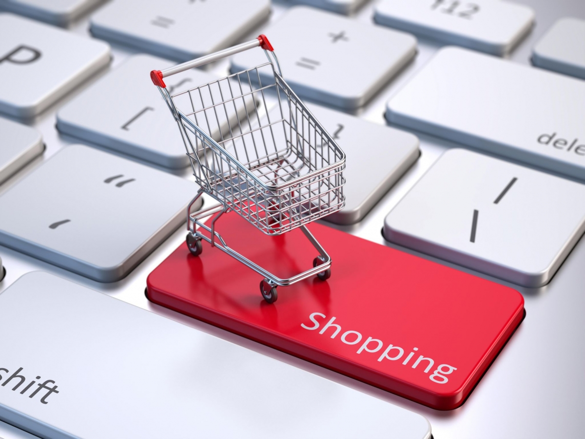 România înflorește digital: Jumătate din români aleg să facă cumpărături online
