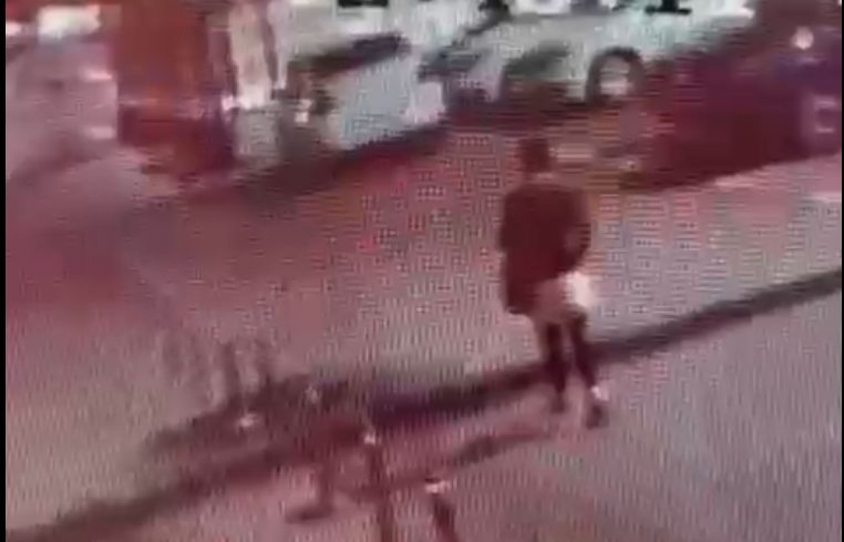 Femeia din București care a incendiato o mașină a spus poliției că era supărată