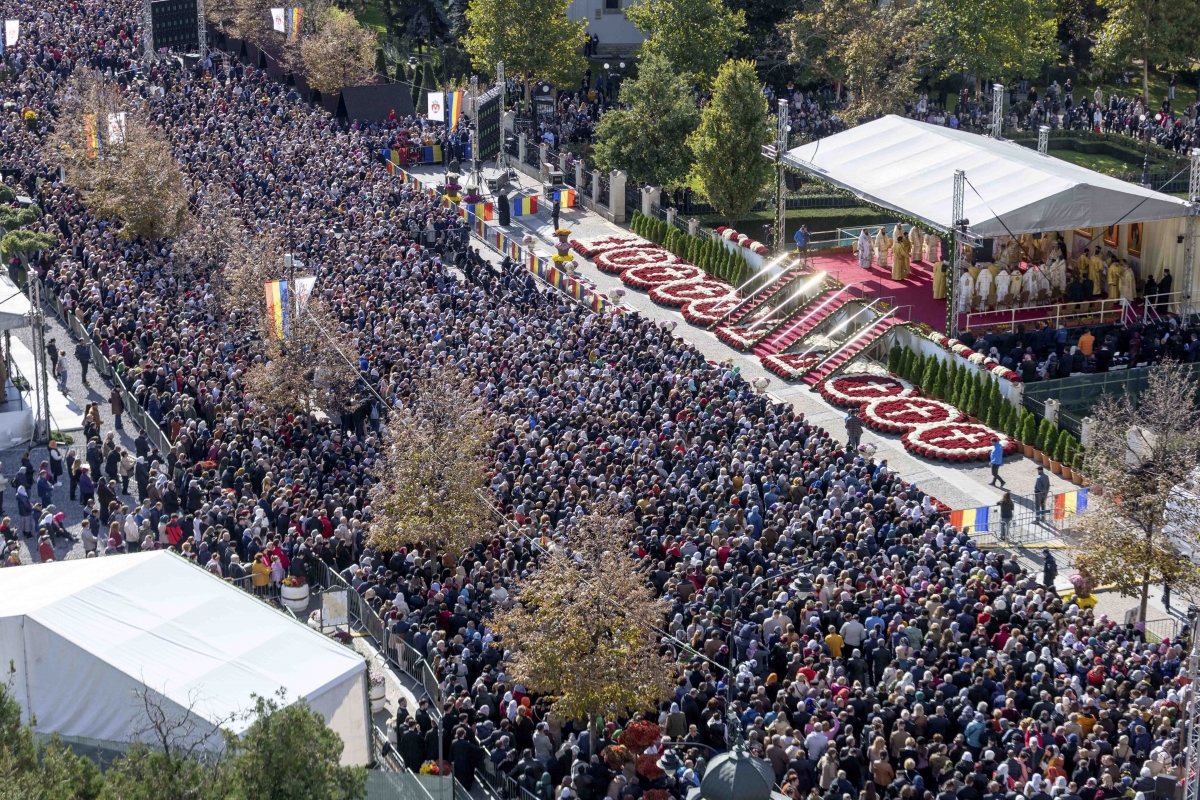 Bilanţul pelerinajului de la Iaşi: 260.000 de credincioşi s-au închinat la raclă, iar 90.000 au participat la slujbe şi evenimente conexe