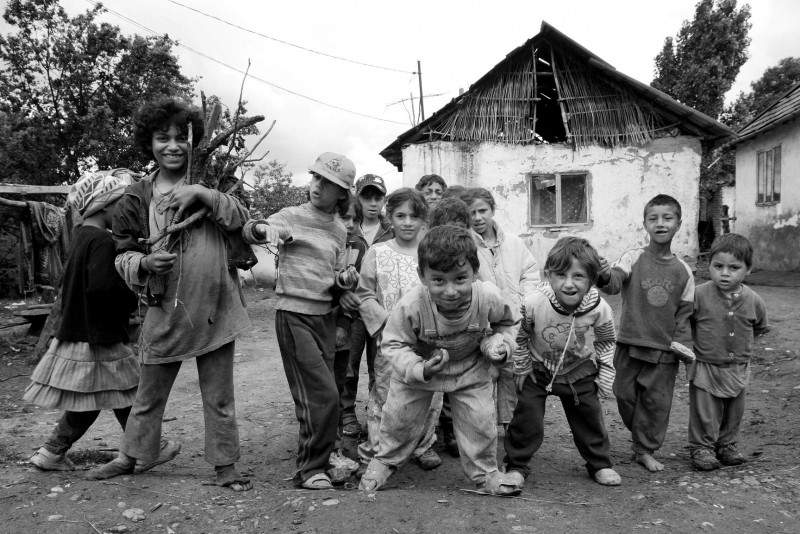 În românia, aproape 40% dintre copii se confruntă cu riscul de sărăcie sau excluziune socială