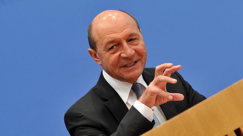 Traian Băsescu profețește intrarea lui Ciolacu în turul 2: Voturile lui s-au dus la Simion!