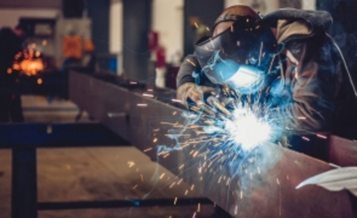 Guvernul scoate la bătaie 1 miliard de euro pentru marea industrie (proiect OUG)