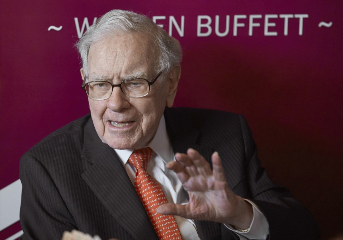 Numerarul Berkshire a urcat la 325 de miliarde de dolari în T3, Buffett a vândut acţiuni Apple şi Bank of America