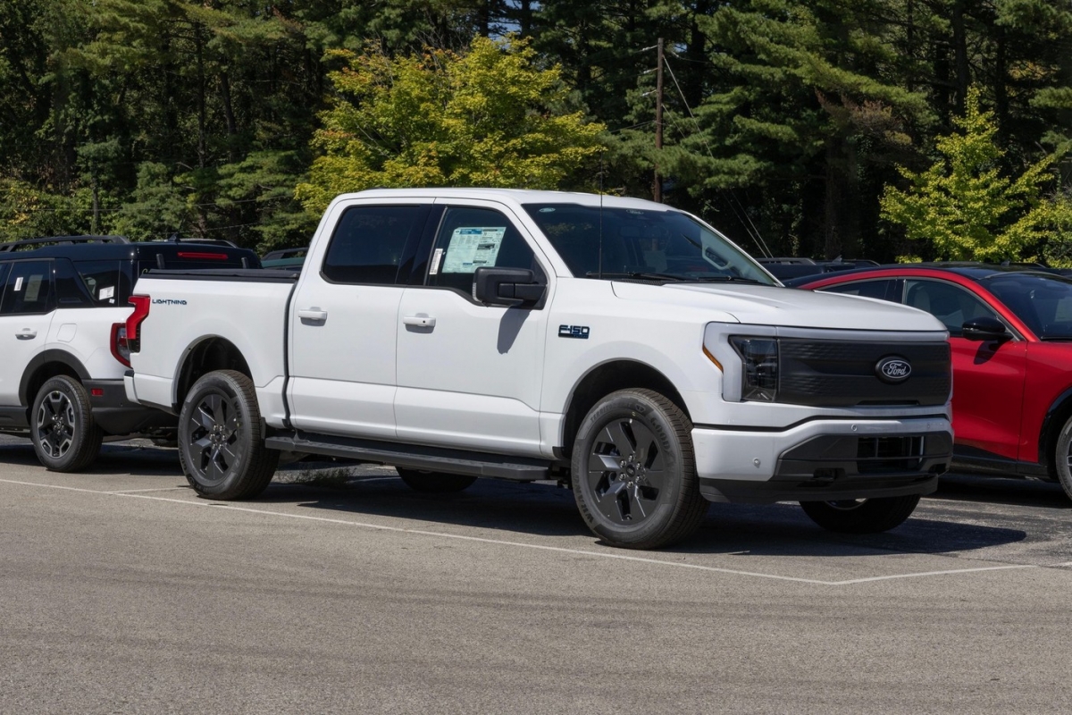 Ford opreşte temporar producţia camionetelor electrice F-150 Lightning, pentru şase săptămâni