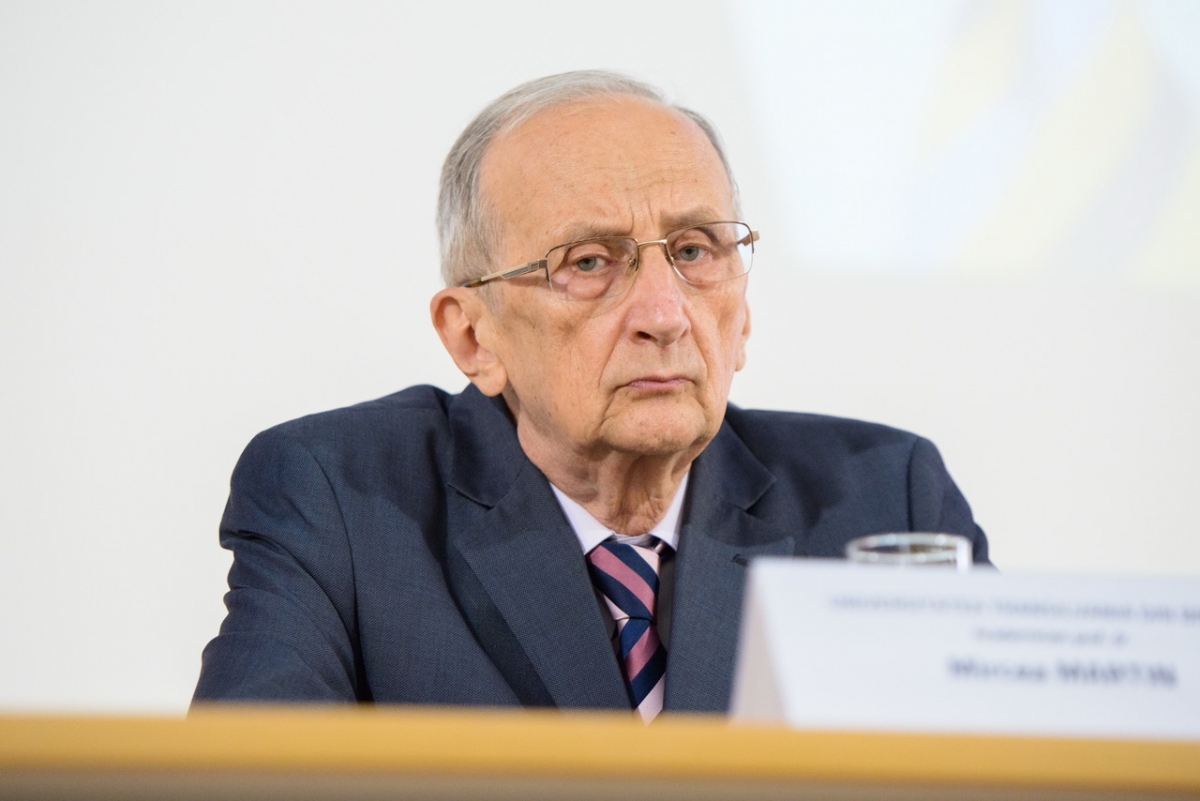 Un profesor emerit vorbește despre marea luptă a vremurilor noastre: 'Trebuie să-ţi pierzi identitatea istorică, lingvistică, pentru a fi acceptat în lume'