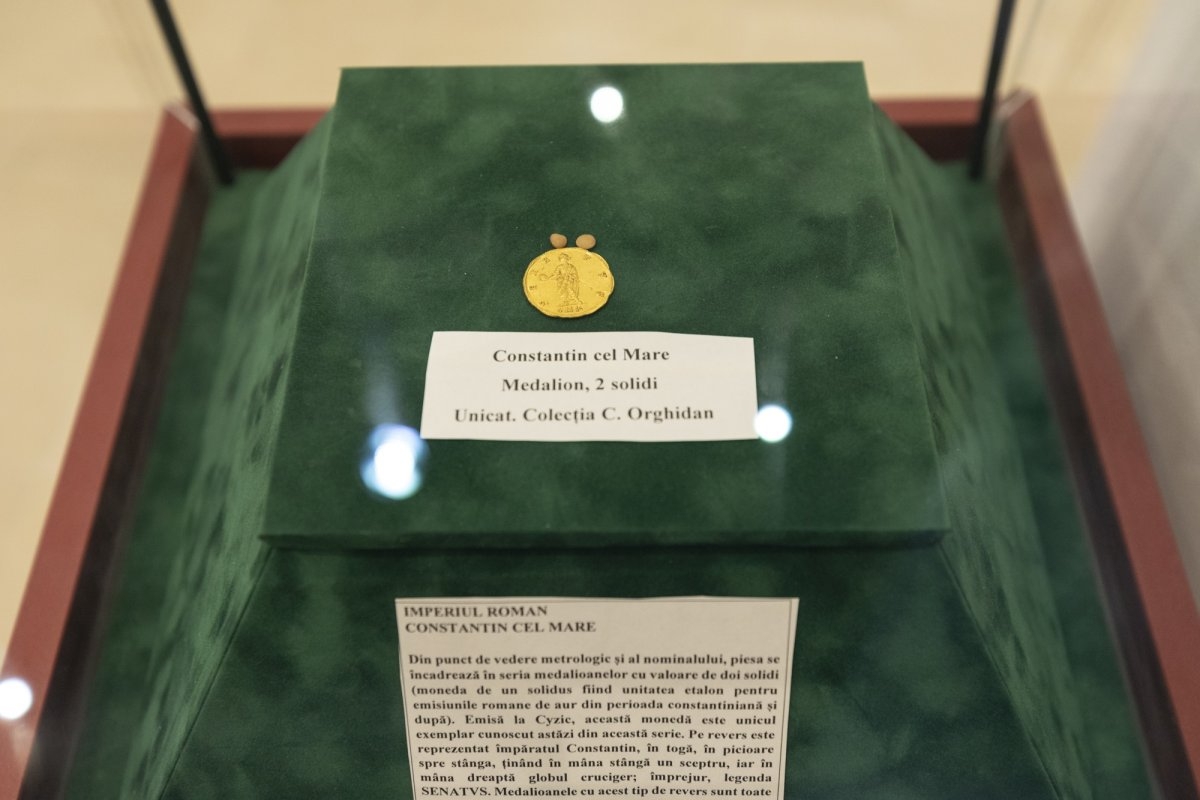 Cea mai valoroasă expoziție din istoria României a fost deschisă la Biblioteca Academiei Române