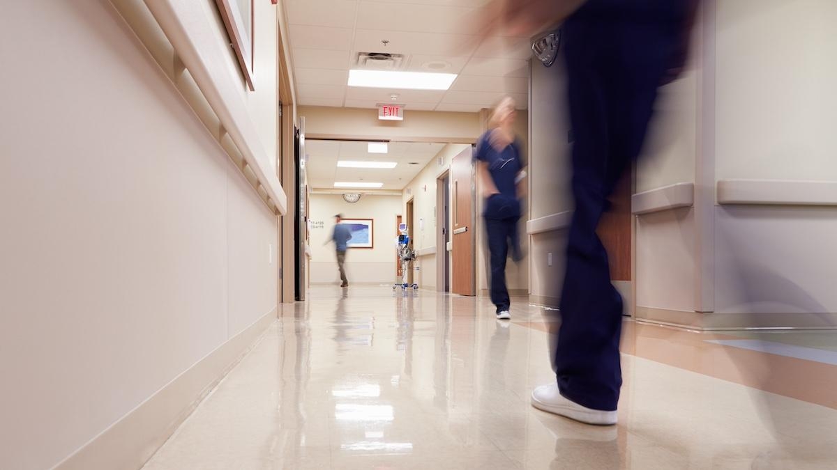 Medic român întors din străinătate: 'Deși pare greu de crezut de către opinia publică, nu salarizarea este principalul motiv pentru care pleacă medicii'