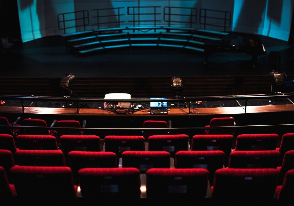 Piesa 'În largul mării'  este prima premieră din 2015 la Teatrul Naţional 'I.L. Caragiale' din Bucureşti