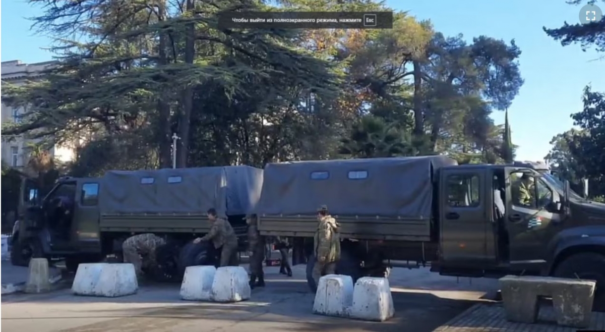 Revoluție în desfășurare în Abhazia: se încearcă preluarea postului public de televiziune / Gardienii au tras în manifestanți