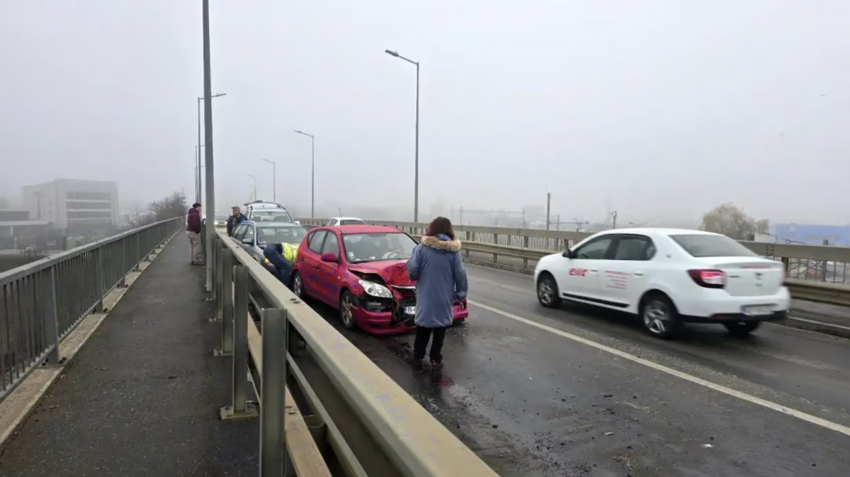VIDEO Haos pe o stradă din Alba Iulia – Nu mai puțin de 16 mașini implicate într-un accident