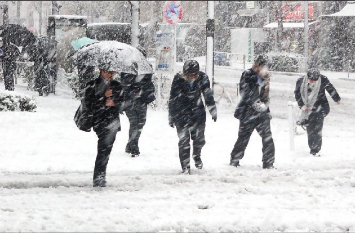 Ninge puternic în România în următoarele zile: Se va depune un strat consistent de zăpadă – A fost emisă alertă de tip 'Wintercast' (Accuweather)