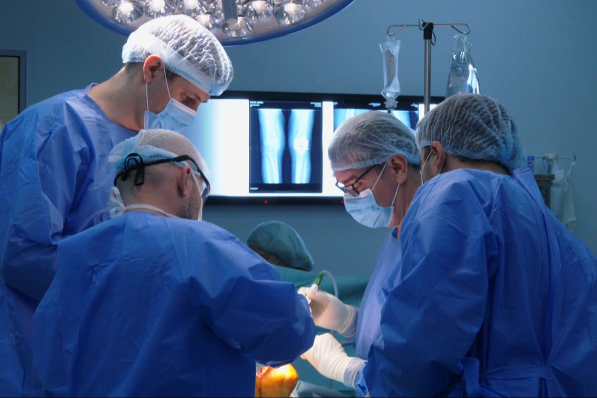 Ce a făcut un bărbat cu dureri insuportabile de genunchi