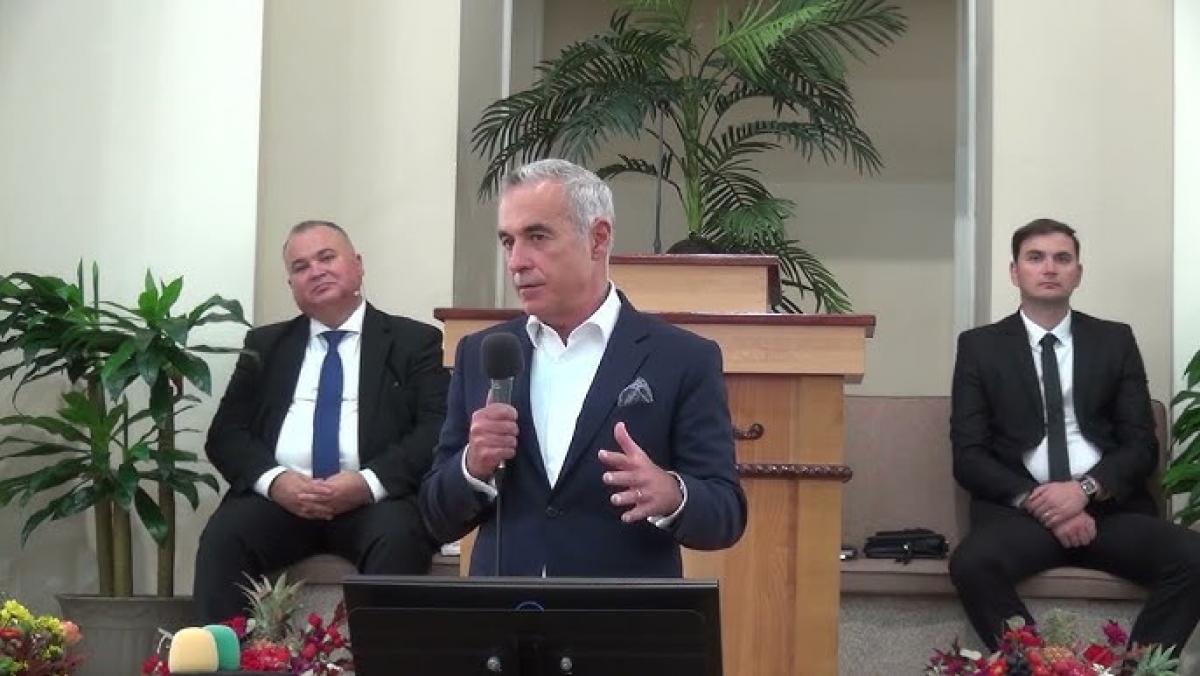 Călin Georgescu anunță venirea lui Iisus Hristos: discurs electoral atipic susținut la o biserică penticostală