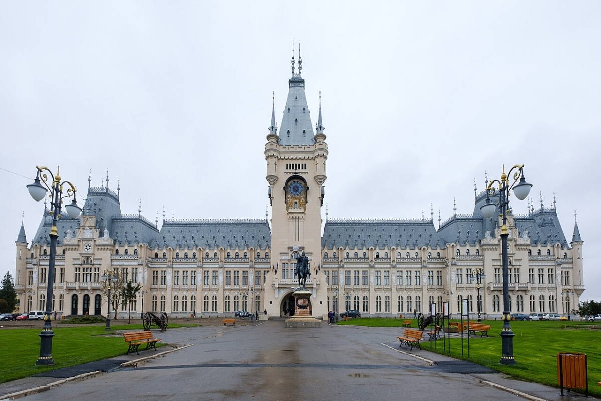 Iași: Palatul Culturii se transformă într-un tărâm al tradițiilor de iarnă, aduse de meșteșugarii din Moldova