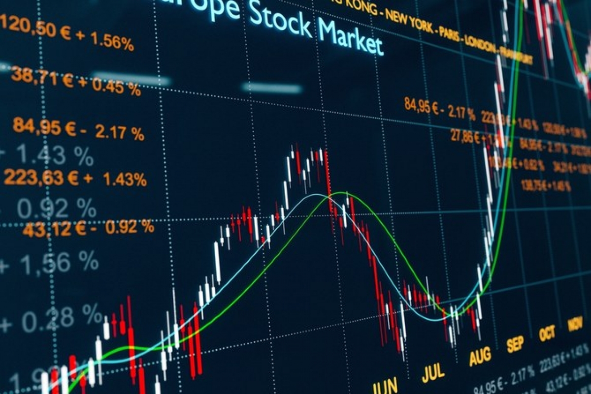 Acţiunile europene au închis luni în scădere, investitorii cântărind rezultatele financiare şi negocierile comerciale UE-SUA